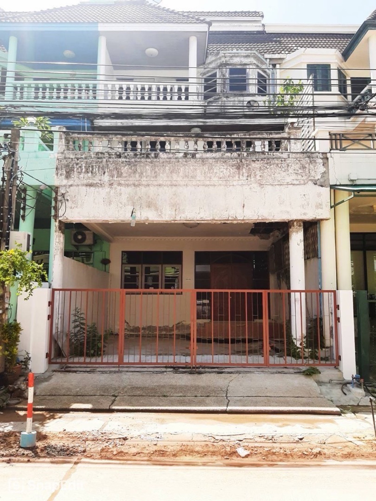 For SaleTownhomeLadprao101, Happy Land, The Mall Bang Kapi : Rare 40 sq.w Land Opportunity in Town in Town Ladprao 94, 3-Storey Townhouse Ideal for Value-Add Investment, Price 6,500,000 Baht
