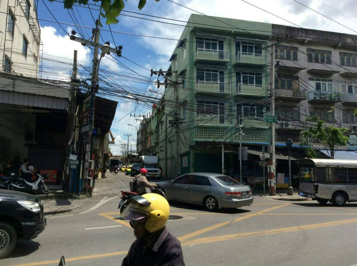 ขายอาคารพาณิชย์ท่าพระ ตลาดพลู วุฒากาศ : ขายถูกมาก!! อาคารพาณิชย์ 4 ชั้น 2 คูหาตีทะลุทุกชั้น ทำเลทอง ปากซอยจอมทอง19 กทม. ใกล้บิ๊กซี  รถไฟฟ้าฯ