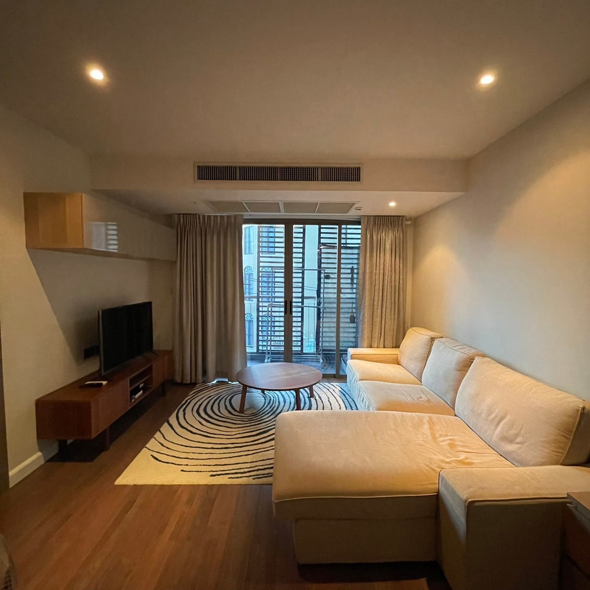 CondoSiam Paragon ,Chulalongkorn,Samyan : Low rise with only 81 Units, Soi Kasemsan 3, rent 30k, sell 9.9MB BTS Stadium, near Siam Center