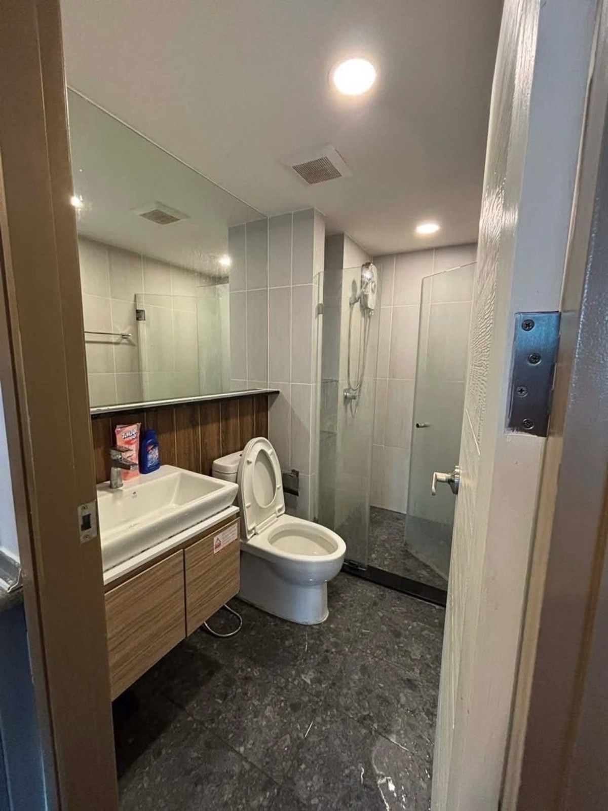 For RentCondoSamut Prakan,Samrong : For rent THE CUBE LOFT Srinakarin - Theppharak 🔥💰 10,000 baht / month size 28.50 sq m | 1 bedroom, 1 bathroom 
 swimming pool view