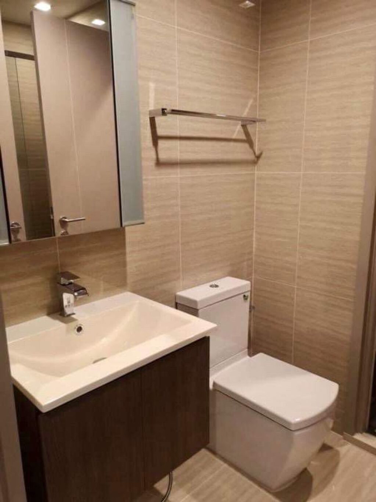 ขายคอนโดพระราม 9 เพชรบุรีตัดใหม่ RCA : ขาย เดอะ ไลน์ อโศก-รัชดา เลขที่ 585/377