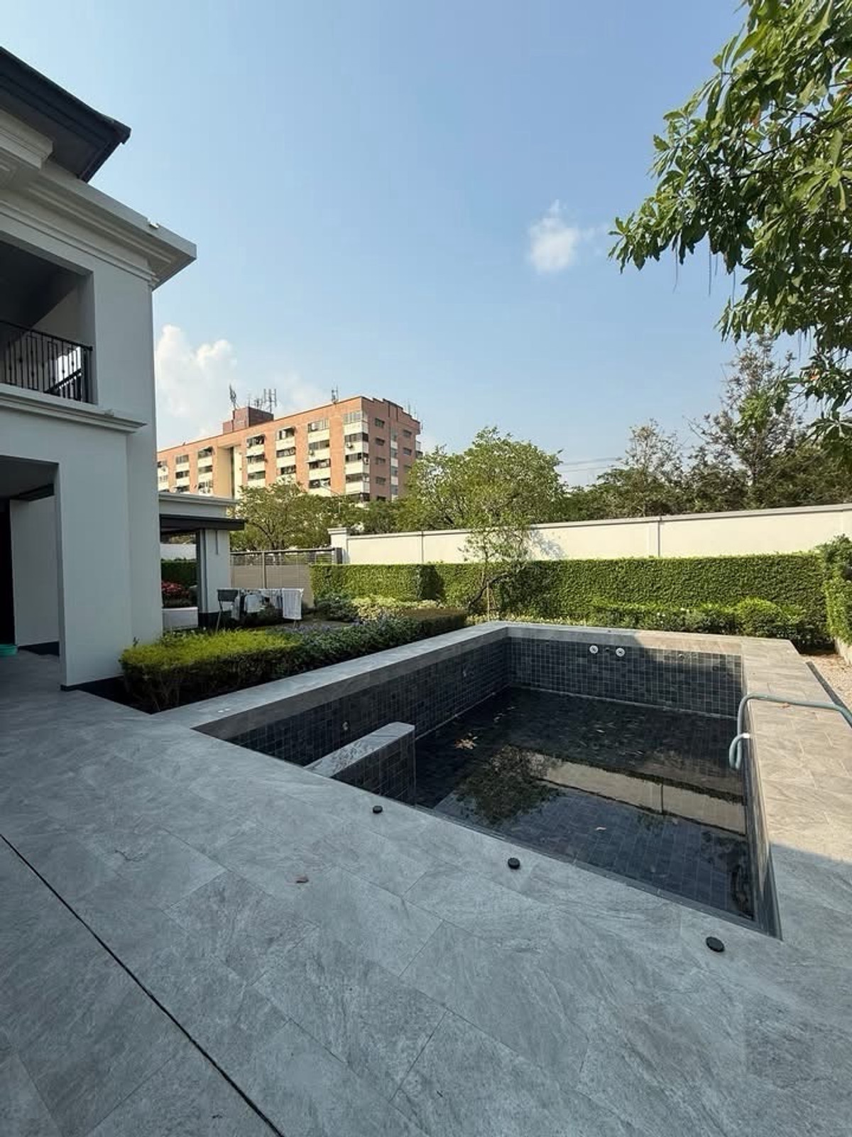 For RentHousePattanakan, Srinakarin : 5 Bedroom Single House with Private Swimming Pool for Rent near Brighton College Bangkok in Krungthep Kreetha Pet Friendly