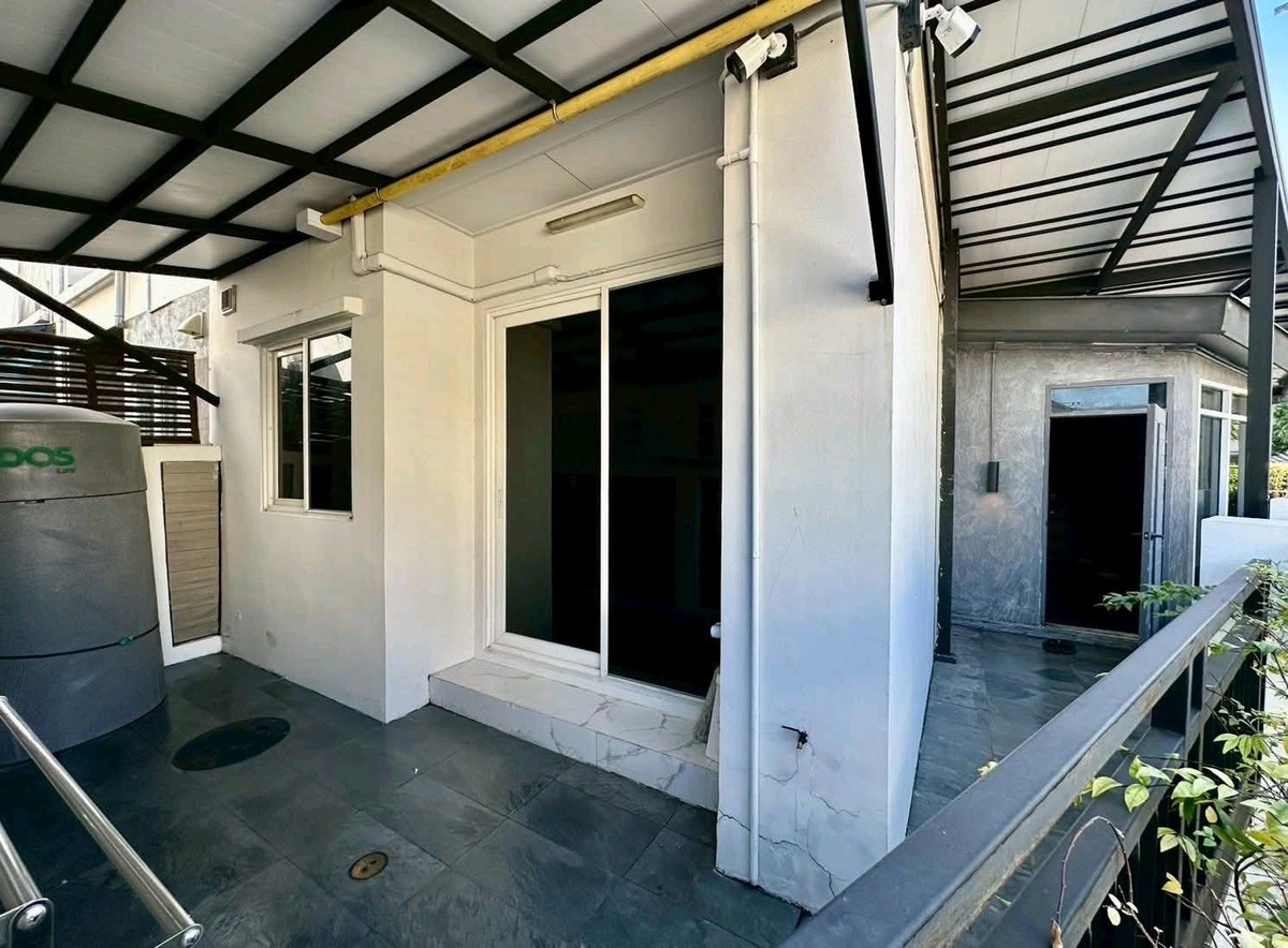 ขายทาวน์โฮมเลียบทางด่วนรามอินทรา : 🏬ขายด่วน!! บ้านหลังมุม ทำเลทองกลางเมือง รีโนเวทสวยพร้อมอยู่✨️โครงการบ้านกลางเมือง S-Sense พระราม 9 - ลาดพร้าว✨️ 33ตร.ม เพียง8.5ล้าน💵💵 โทรด่วน 0655193596 ปัน