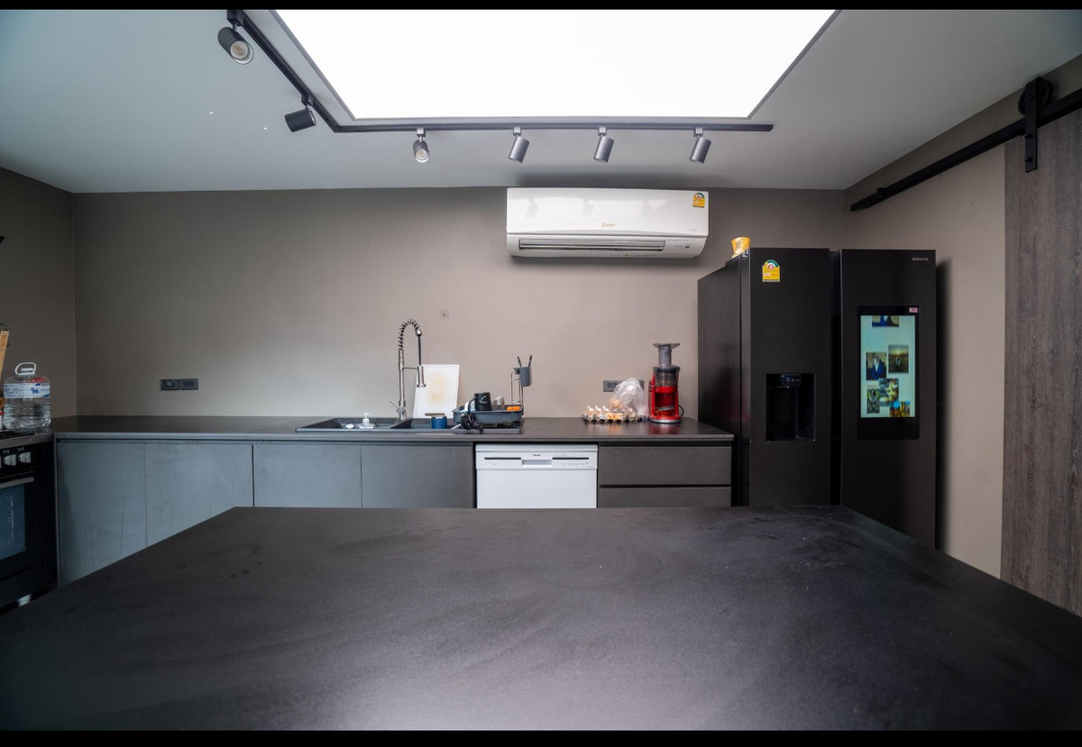 For SaleHouseChokchai 4, Ladprao 71, Ladprao 48, : FOR SALE HOUSE 4 BEDROOM 5 BATHROOM 250 SQ.M -- READY TO MOVE IN --