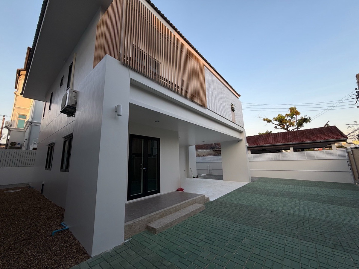 ขายบ้านรัชดา ห้วยขวาง : บ้านสร้างใหม่พร้อมขาย ทำเลใจกลางเมือง