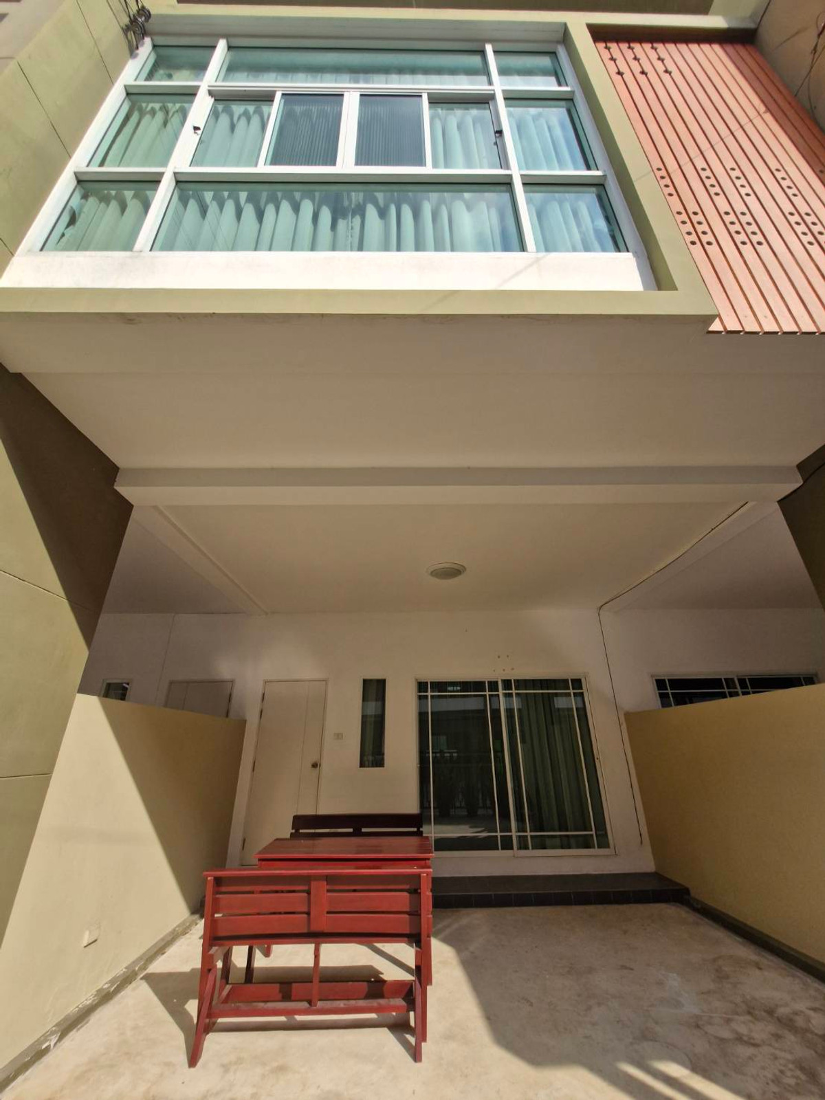 ขายทาวน์โฮมบางซื่อ วงศ์สว่าง เตาปูน : บ้านพร้อมอยู่ 2 ชั้น 3 ห้องนอน 3 ห้องน้ำ สวนหลังบ้าน ใกล้รถไฟฟ้าสายสีม่วง สถานีแยกติวานนท์ เดินทางสะดวก