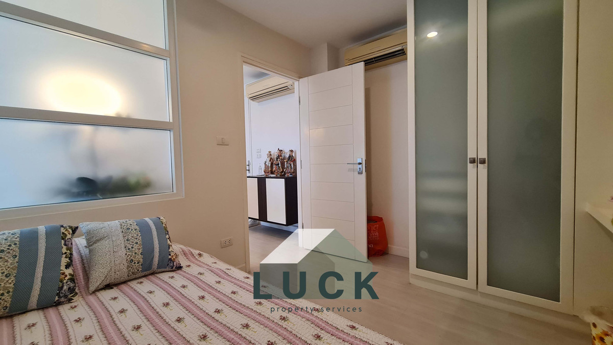 For SaleCondoWongwianyai, Charoennakor : LUCK 🏭Condo for sale, The Bangkok Sathorn-Taksin, next to the BTS, big room, comfortable to live in!!!