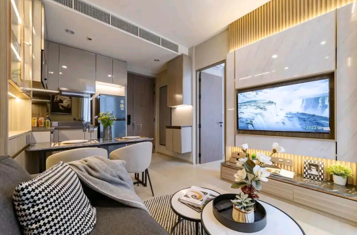 For RentCondoRatchathewi,Phayathai : For urgent rent THE EXTRO Phayathai-Rangnam near BTS Monument.