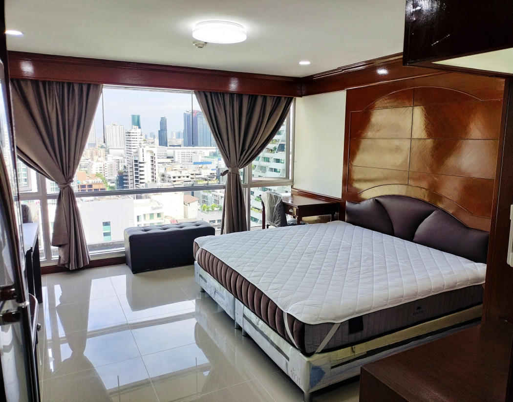 For RentCondoNana, North Nana,Sukhumvit13, Soi Nana : Ready to move 1 bed 1 bath condo for rent Sukhumvit Suite