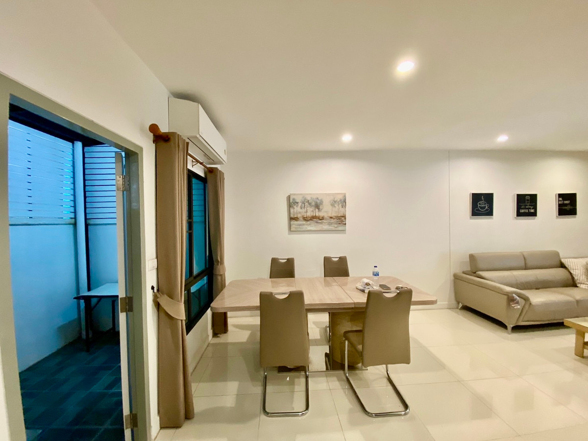 ให้เช่าทาวน์โฮมนวมินทร์ รามอินทรา : ให้เช่า ทาวน์โฮม 3 ชั้น สัมมากร อเวนิว รามอินทรา–วงแหวน เข้าออกได้หลายทาง คู้บอน เลียบด่วนกาญจนา ใกล้แฟชั่นไอส์แลนด์ รถไฟฟ้าสีชมพู และใกล้ทางด่วนฉลองรัชเพียง 5 นาที