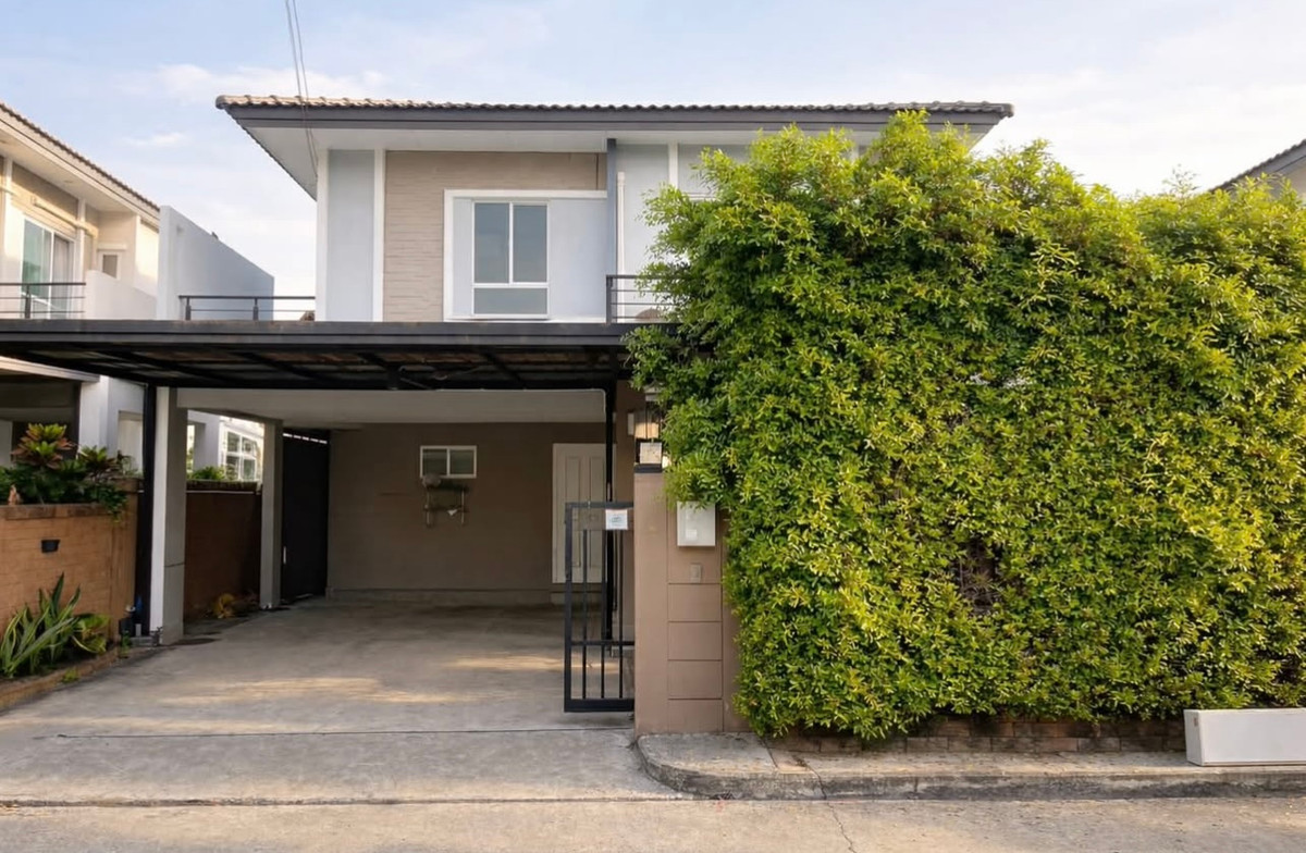 For RentHouseSamut Prakan,Samrong : House for rent, The Plant Theparak Project (Soi Srimit). If interested, contact 082-3223695.