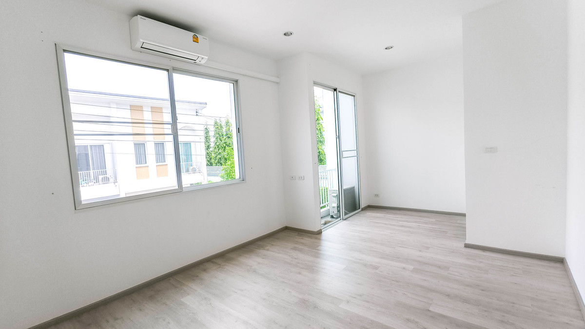 For RentTownhomeNonthaburi, Bang Yai, Bangbuathong : Premium townhome for rent, Chuan Chuen Town, Bang Yai, width 5.7 meters, large house, SIZE XL.