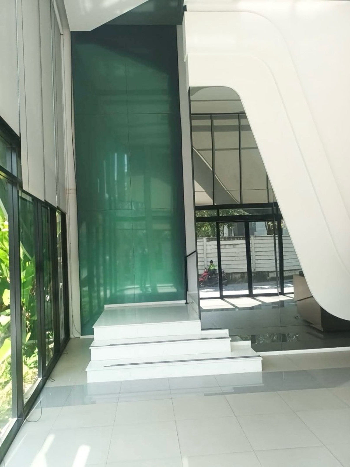 For RentShop HouseKasetsart, Ratchayothin : 🔆New building for rent, 2 floors, 300 sq m, near Kasetsart University, Phahonyothin 34, next to the road, parking for 5-7 cars🔆