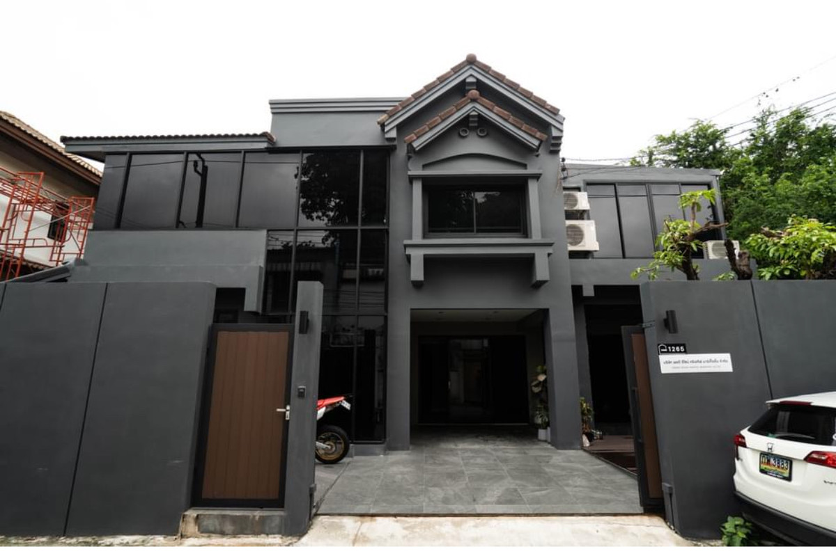 ให้เช่าบ้านโชคชัย4 ลาดพร้าว71 : FOR RENT HOUSE 4 BEDROOM 5 BATHROOM 250 SQ.M -- READY TO MOVE IN --