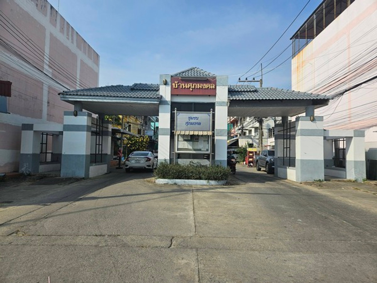 For SaleTownhomeNakhon Pathom : One-story townhouse for sale. Project: Supamongkol 1, Sam Phran. Location: Soi Sam Phran Road 12, Sam Phran District, Nakhon Pathom Province.