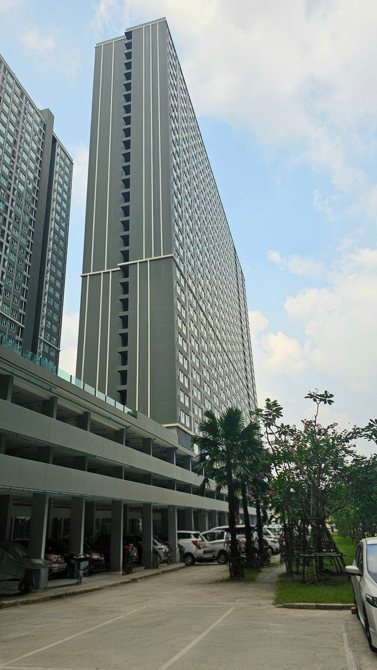 ให้เช่าคอนโดบางนา แบริ่ง ลาซาล : Regent Home Bangna (รีเจ้นท์โฮมบางนา) 28 ตรม ร่มรื่น น่าอยู่ ย่านบางนา ถนนสรรพาวุธ เฟอร์นิเจอร์ครบ ใกล้ทางด่วนและรถไฟฟ้าบางนา