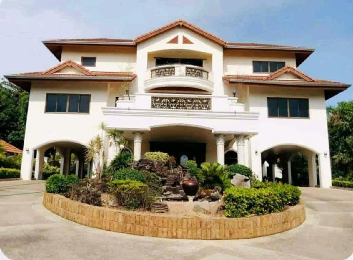 For SalePattaya, Bangsaen, Chonburi : 🔥Urgent sale🔥Pool Villa Pattaya on 1 rai of land, 3-storey luxury house.