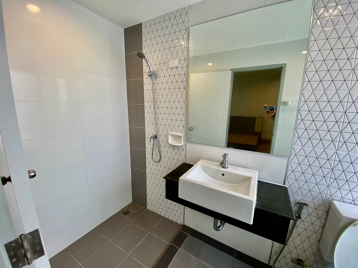 ให้เช่าทาวน์โฮมนวมินทร์ รามอินทรา : ให้เช่า ทาวน์โฮม 3 ชั้น สัมมากร อเวนิว รามอินทรา–วงแหวน เข้าออกได้หลายทาง คู้บอน เลียบด่วนกาญจนา ใกล้แฟชั่นไอส์แลนด์ รถไฟฟ้าสีชมพู และใกล้ทางด่วนฉลองรัชเพียง 5 นาที