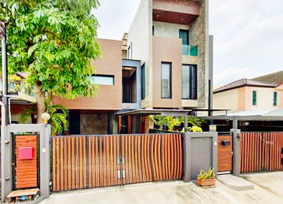 For RentTownhomeSapankwai,Jatujak : Major Ratchayothin.700 meters Ratchada Vibhavadi35-40 BTS Ratchayothin700m Townhome for rent 2storie