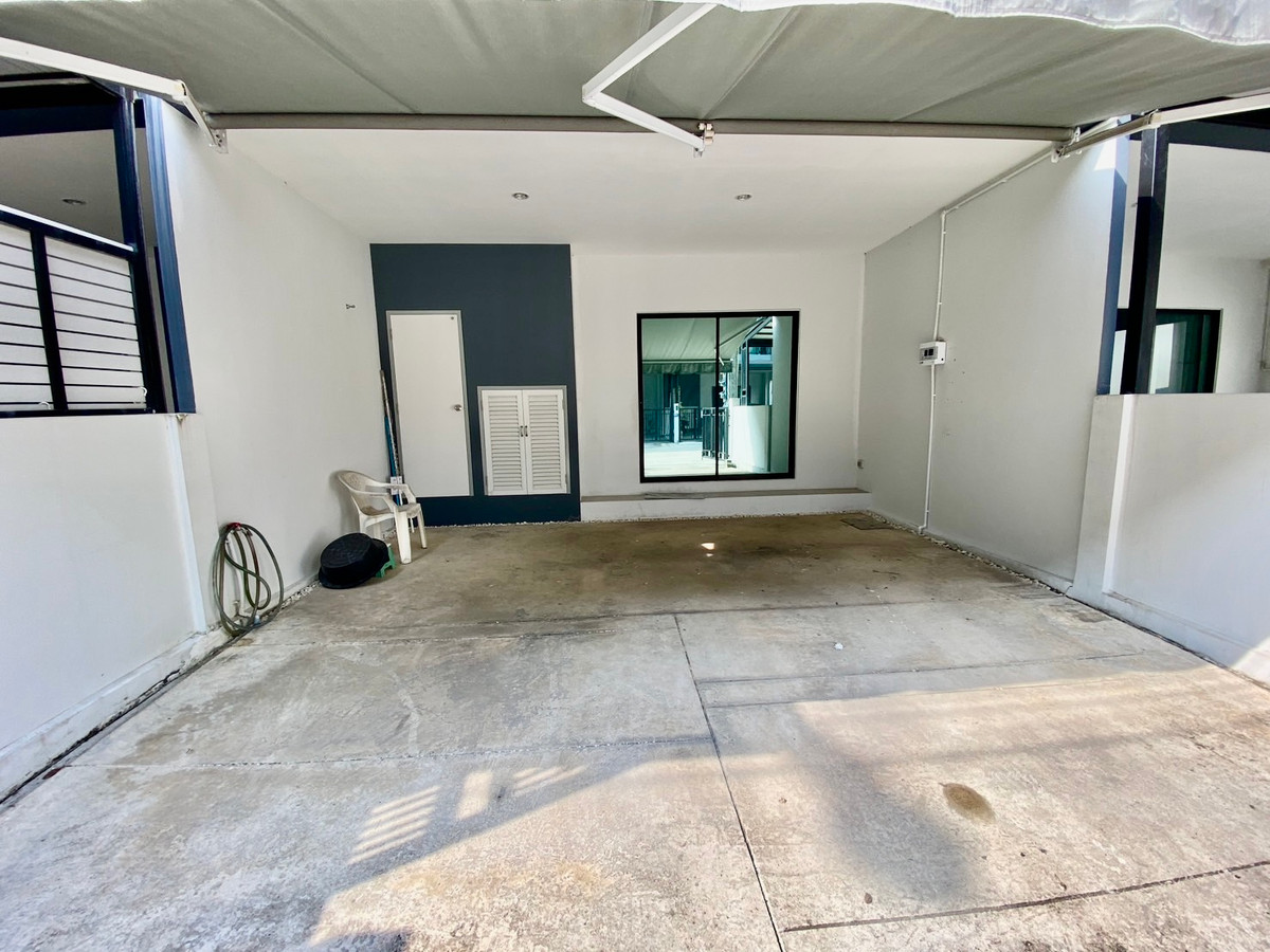 ให้เช่าทาวน์โฮมนวมินทร์ รามอินทรา : ให้เช่า ทาวน์โฮม 3 ชั้น สัมมากร อเวนิว รามอินทรา–วงแหวน เข้าออกได้หลายทาง คู้บอน เลียบด่วนกาญจนา ใกล้แฟชั่นไอส์แลนด์ รถไฟฟ้าสีชมพู และใกล้ทางด่วนฉลองรัชเพียง 5 นาที