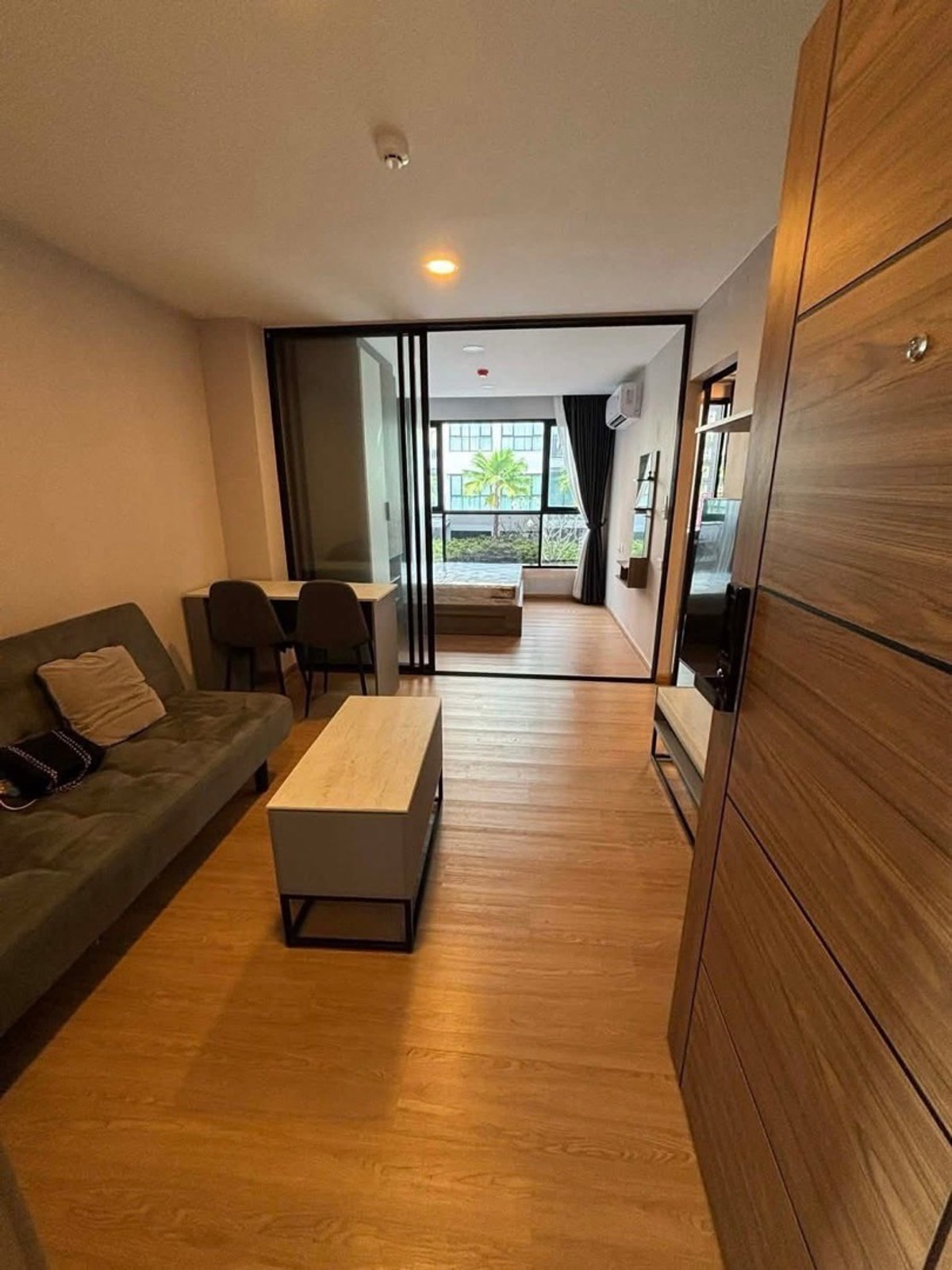 For RentCondoSamut Prakan,Samrong : For rent THE CUBE LOFT Srinakarin - Theppharak 🔥💰 10,000 baht / month size 28.50 sq m | 1 bedroom, 1 bathroom 
 swimming pool view