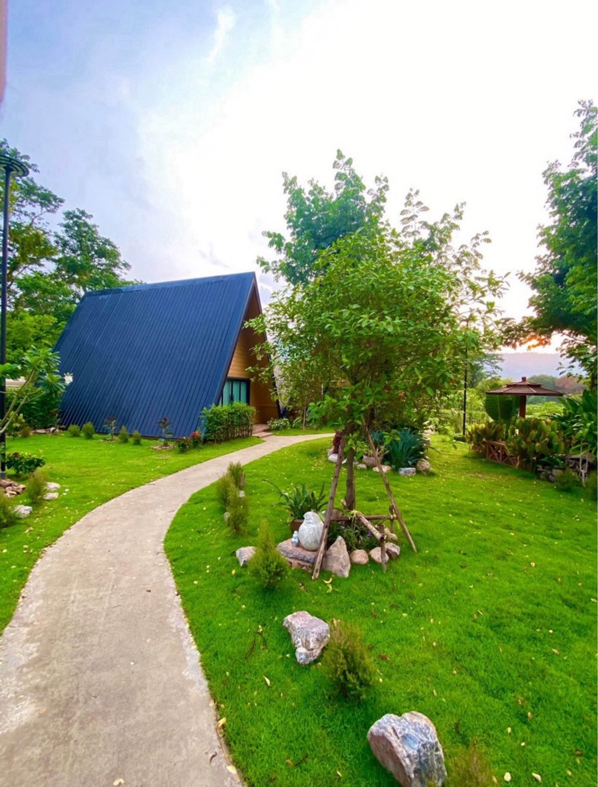 ขายกิจการโรงแรม & กิจการอพาร์ตเมนต์นครนายก : ขายธุรกิจรีสอร์ต พร้อมบ้าน 1 หลัง นครนายก ใกล้เขื่อนขุนด่าน 7 หลัง สร้างใหม่ รายได้ 6 หลักต่อเดือน