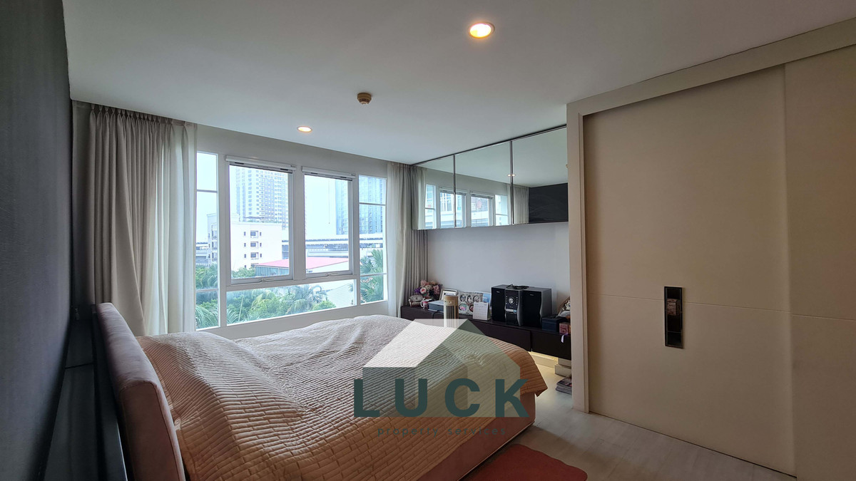 For SaleCondoWongwianyai, Charoennakor : LUCK 🏭Condo for sale, The Bangkok Sathorn-Taksin, next to the BTS, big room, comfortable to live in!!!
