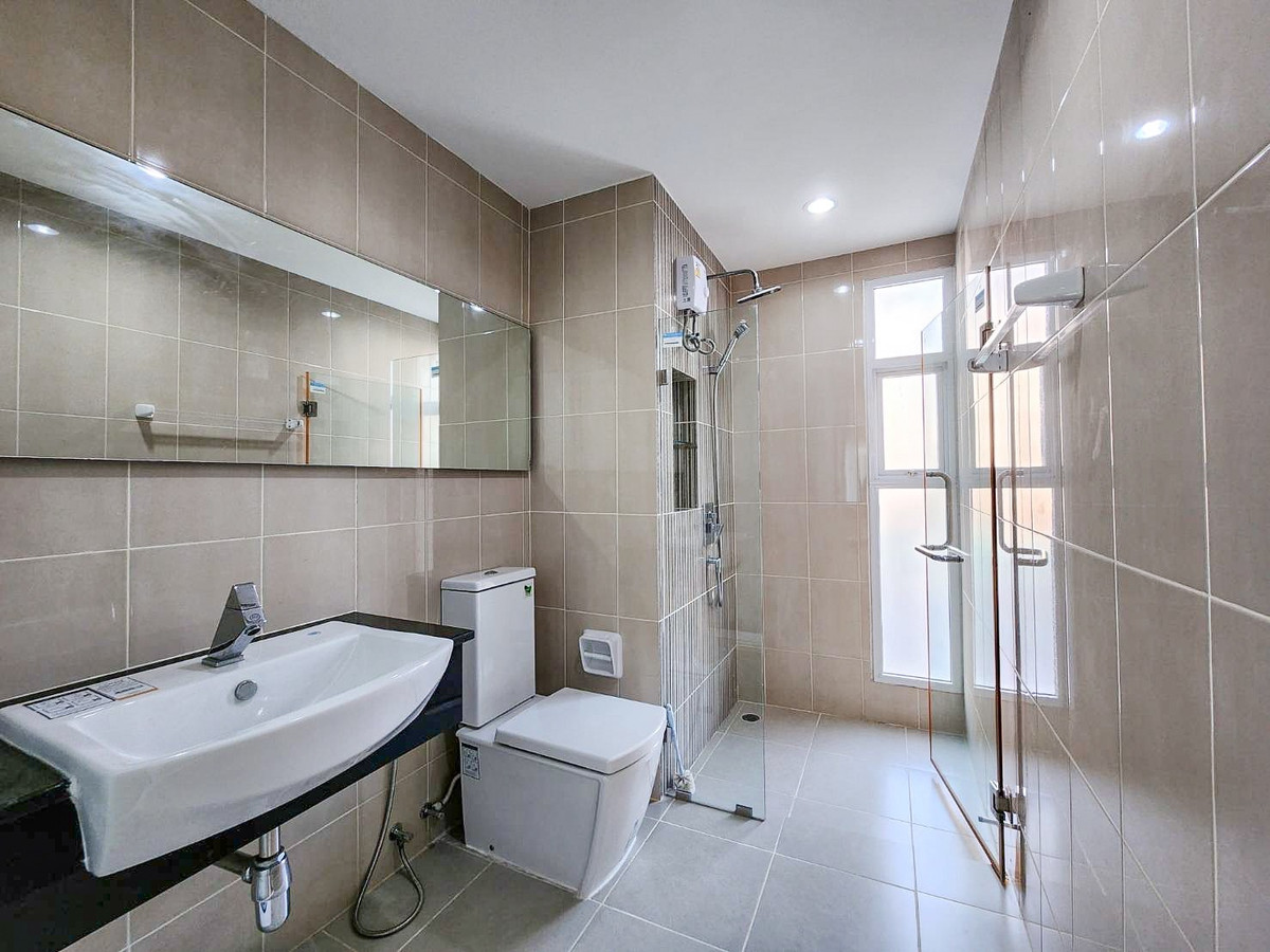 For RentTownhomeRama3 (Riverside),Satupadit : For Rent❗ 3-story townhome, Thanapat Green Zone, for rent with furniture, 3 floors, 3 bedrooms, 3 bathrooms.