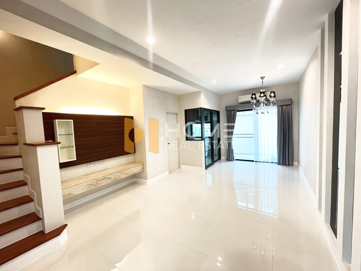 For SaleTownhomePattanakan, Srinakarin : The Metro Pattanakarn - Srinakarin / 3 Bedrooms (FOR SALE) FONT032