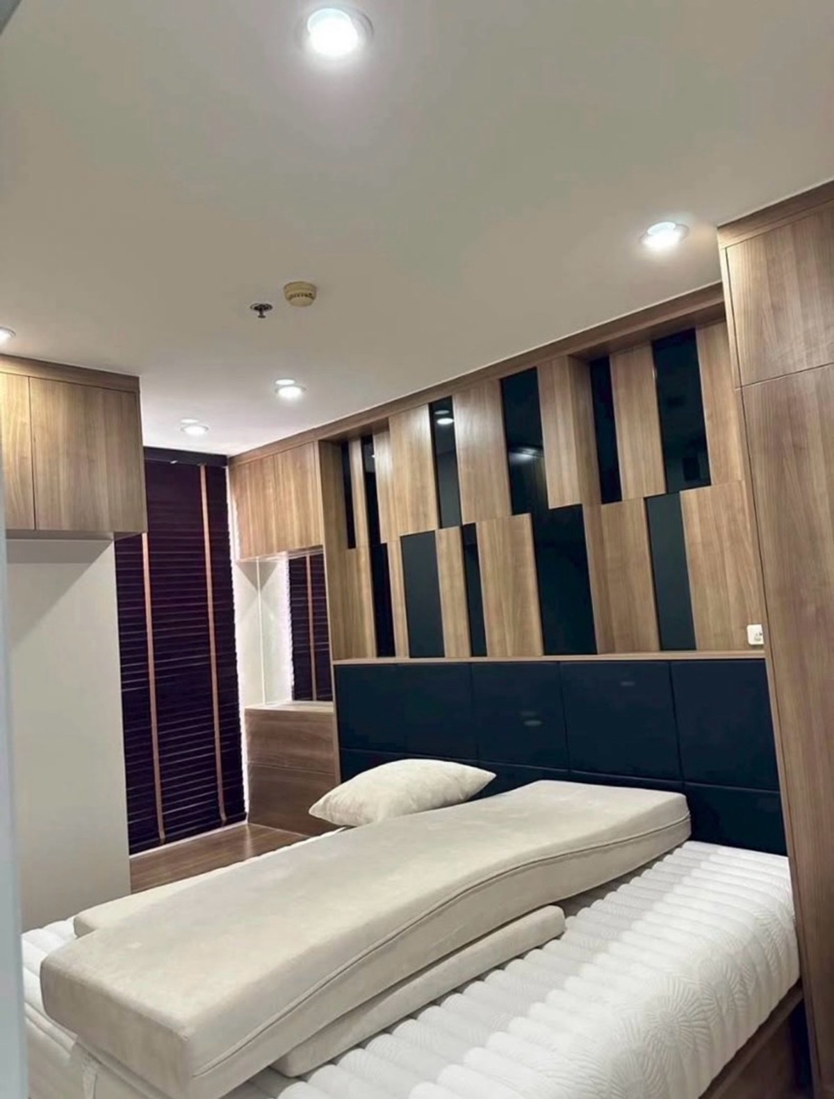 For SaleCondoThaphra, Talat Phlu, Wutthakat : Cheapest for sale on the market, IDEO Sathorn - Tha Phra, only 2.09 million baht, high floor, lots of built-ins.