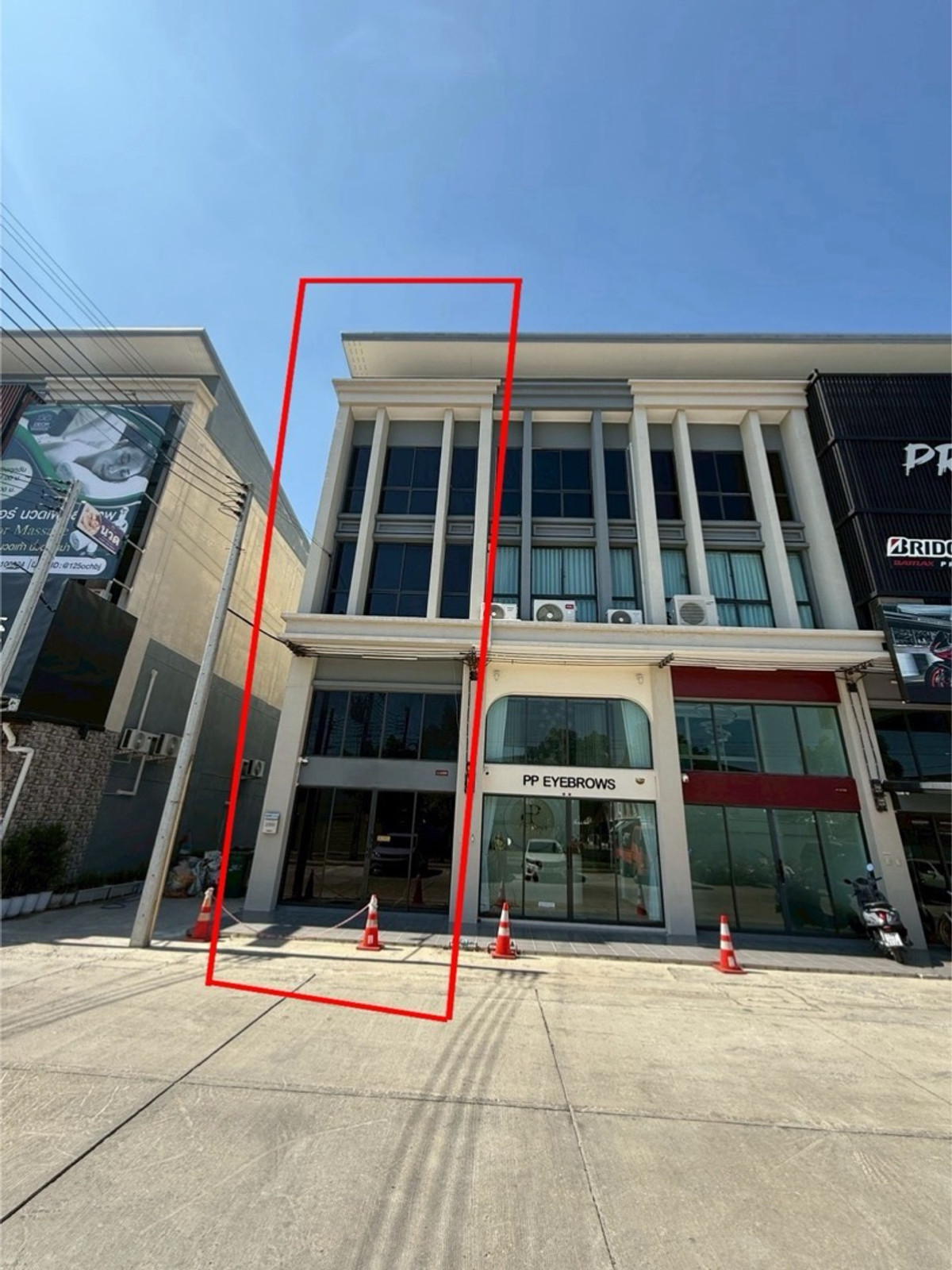 ขายอาคารพาณิชย์ปทุมธานี รังสิต ธรรมศาสตร์ : ขาย “อาคารพาณิชย์ 3 ชั้นครึ่ง” ห้องมุม โครงการ เสนา อเวนิว 1 รังสิต - คลอง 1 ใกล้ฟิวเจอร์พาร์ค ตึกใหม่มาก ไม่เคยบิวท์อิน
ไม่เคยอยู่อาศัย เหมือนซื้อตึกใหม่ ตั้งแต่ซื้อมา มีแค่ติดกล้องวงจรปิด และติดฟิล์มเท่านั้นค่ะ *เจ้าของขายเอง*