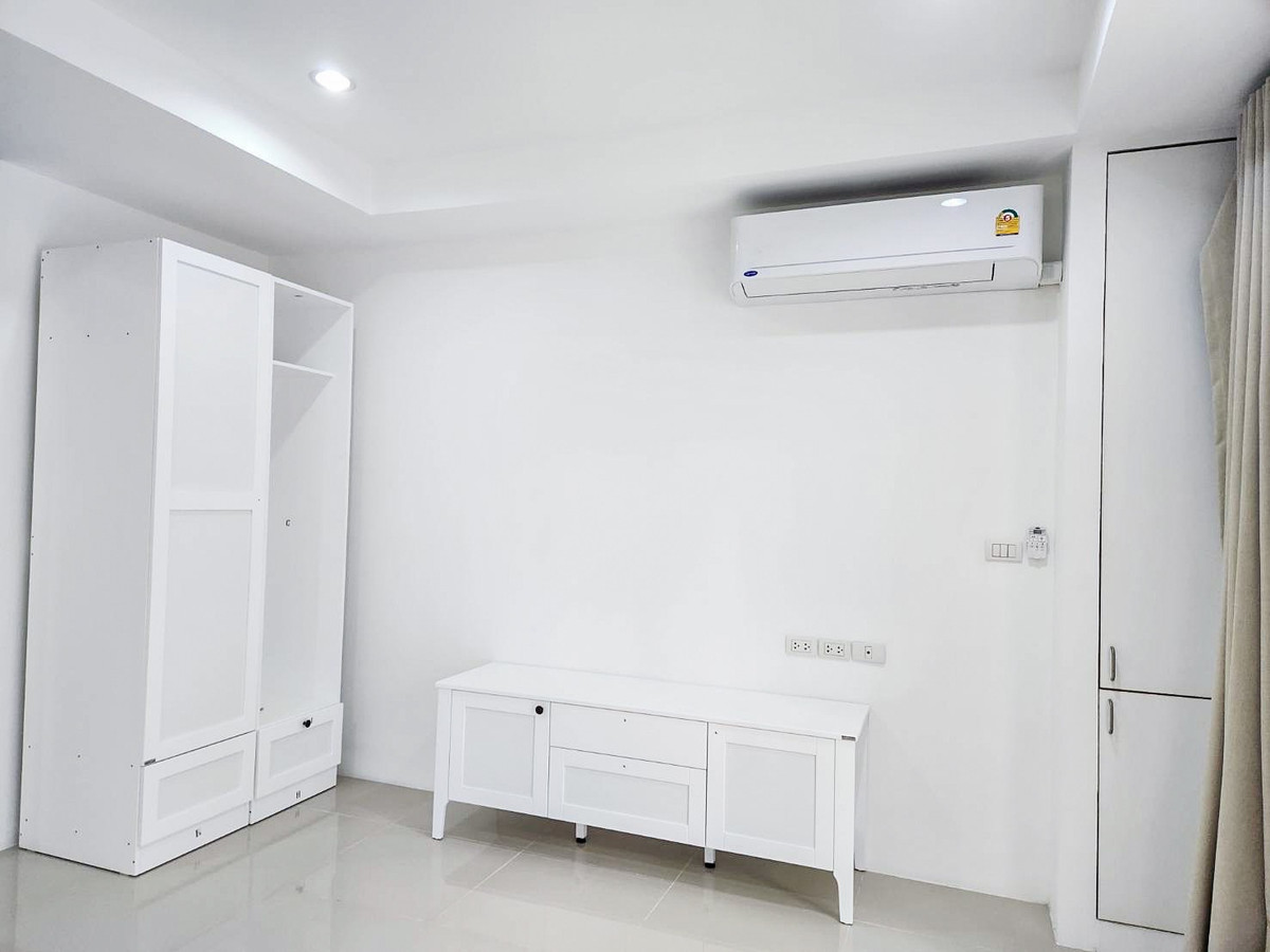 For RentTownhomeRama3 (Riverside),Satupadit : For Rent❗ 3-story townhome, Thanapat Green Zone, for rent with furniture, 3 floors, 3 bedrooms, 3 bathrooms.