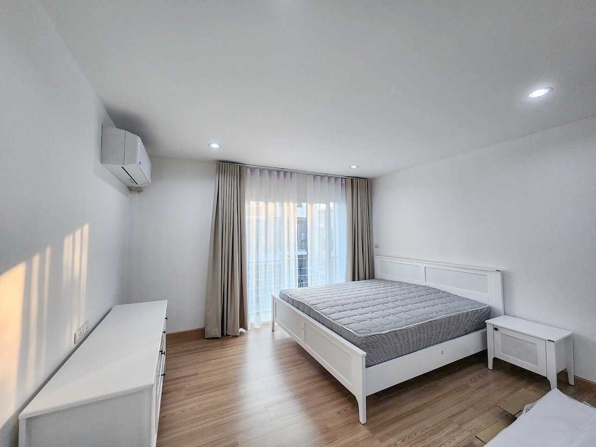 For RentTownhomeRama3 (Riverside),Satupadit : For Rent❗ 3-story townhome, Thanapat Green Zone, for rent with furniture, 3 floors, 3 bedrooms, 3 bathrooms.