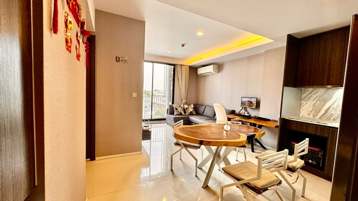 For SaleCondoBangna, Bearing, Lasalle : Condo for sale: Very Lasalle, large room 60 sq m, 2 bedrooms, 2 bathrooms, with private parking. The project is located in Soi Sukhumvit 105 (La Salle 24), near BTS Bearing and MRT Sri Lasalle.