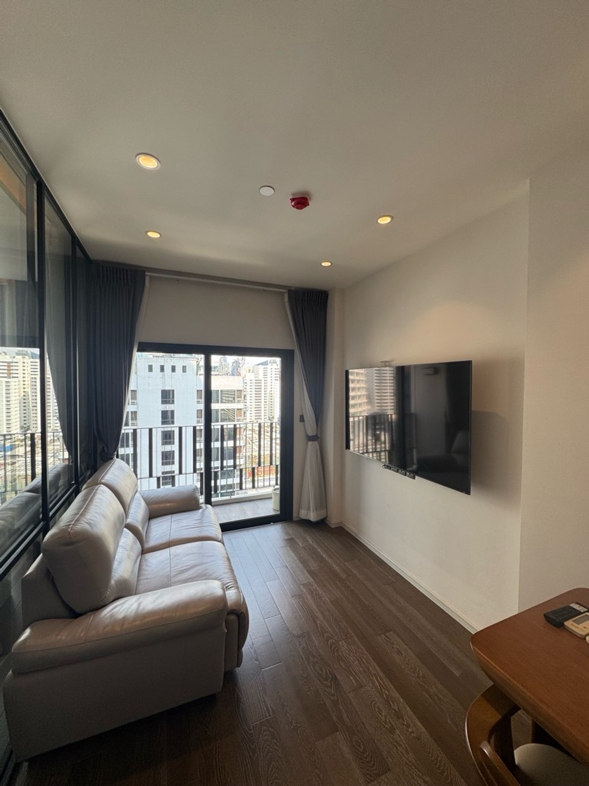 For RentCondoSukhumvit, Asoke, Thonglor : For Rent Muniq Sukhumvit 23 1 bedroom 40,000 baht allowed pet contact 0869017364