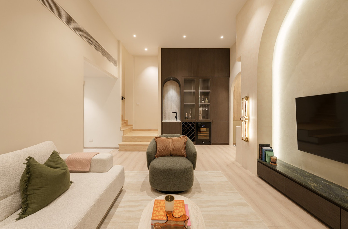 ขายบ้านรัชดา ห้วยขวาง : ขายทาวน์โฮม รีโนเวทใหม่สุดพรีเมี่ยม ใจกลางห้วยขวาง - เพียง 1 กม. จาก MRT ห้วยขวาง