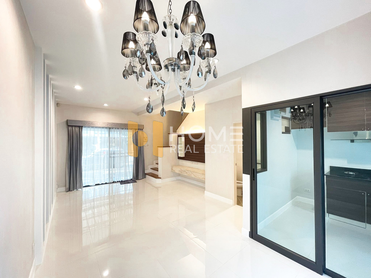 For SaleTownhomePattanakan, Srinakarin : The Metro Pattanakarn - Srinakarin / 3 Bedrooms (FOR SALE) FONT032