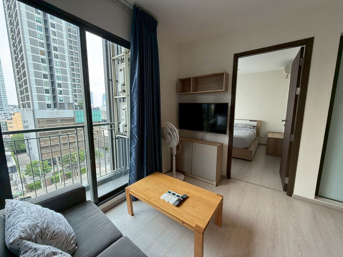 For RentCondoRama9, Petchburi, RCA : Hot Deal! Lowest Price High Floor Studio at Rhythm Asoke 1, Near MRT