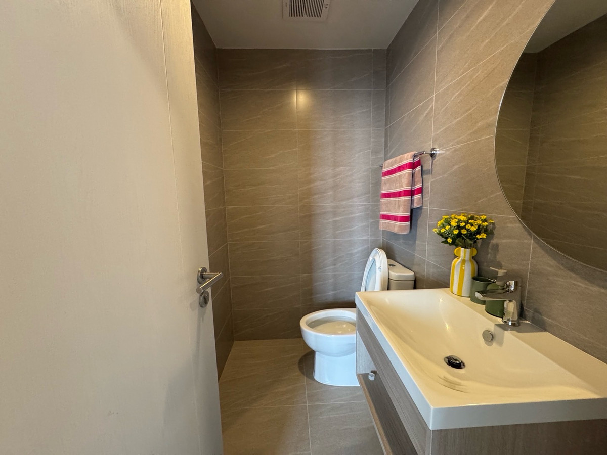 For SaleCondoWongwianyai, Charoennakor : Reference Sathorn–Wongwianyai
2Bed 2Bath 63sq.m. 9.29mb.
📞Phat 064-642-8664
📞Nui 094-624-2014