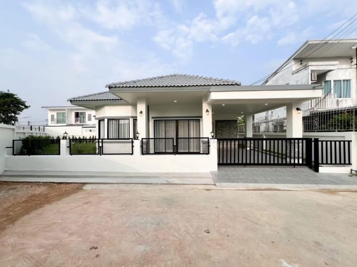 ขายบ้านพัทยา บางแสน ชลบุรี สัตหีบ : Rattanakorn Village 19 / 3 Bedrooms (FOR SALE), รัตนากร วิลเลจ 19 / 3 ห้องนอน (ขาย) BEWN085