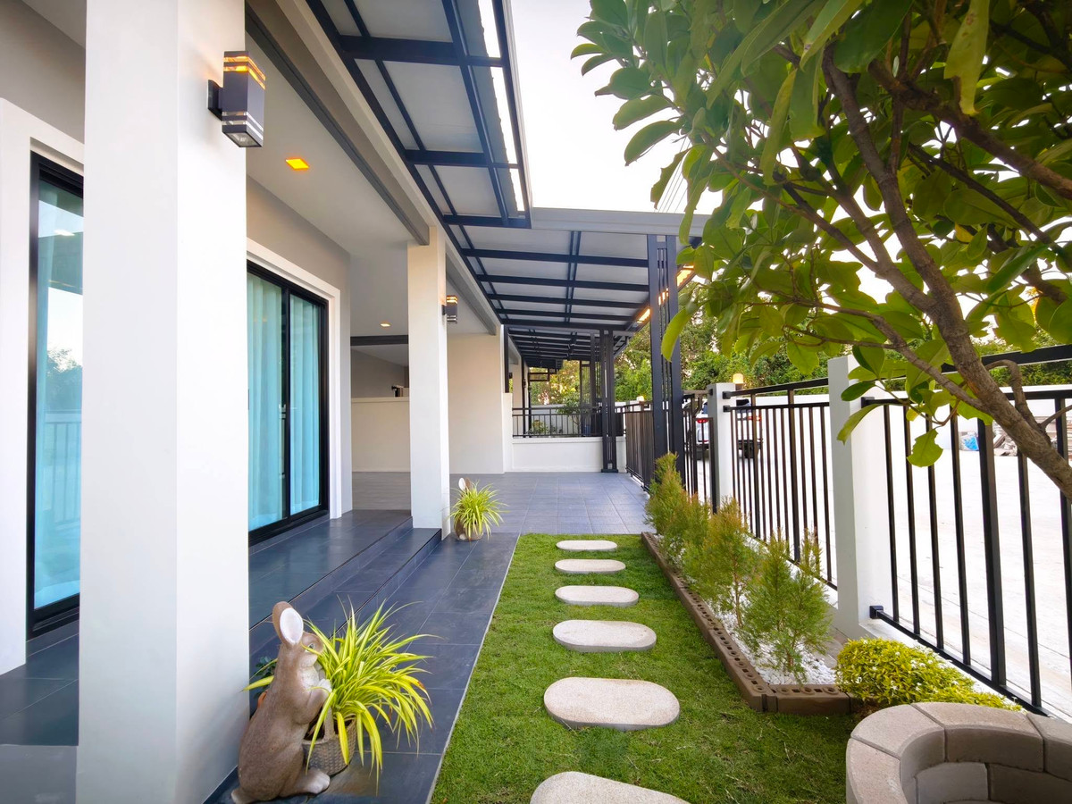 For SaleHousePattaya, Bangsaen, Chonburi : The Grand 9 / 4 Bedrooms (SALE WITH TENANT), The Grand 9 / 4 Bedrooms (Sale with Tenant) BEWN082