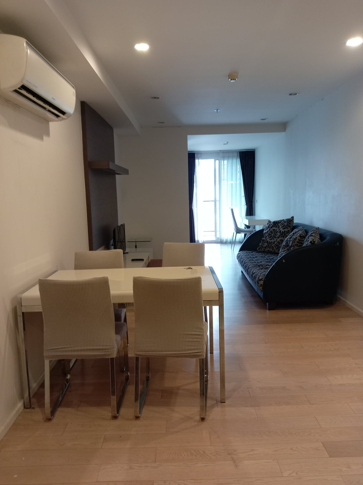 ให้เช่าคอนโดนานา : คอนโดให้เช่า 15 สุขุมวิท เรสซิเดนซ์ 1 ห้องนอน 1 ห้องน้ำ 59 ตรม