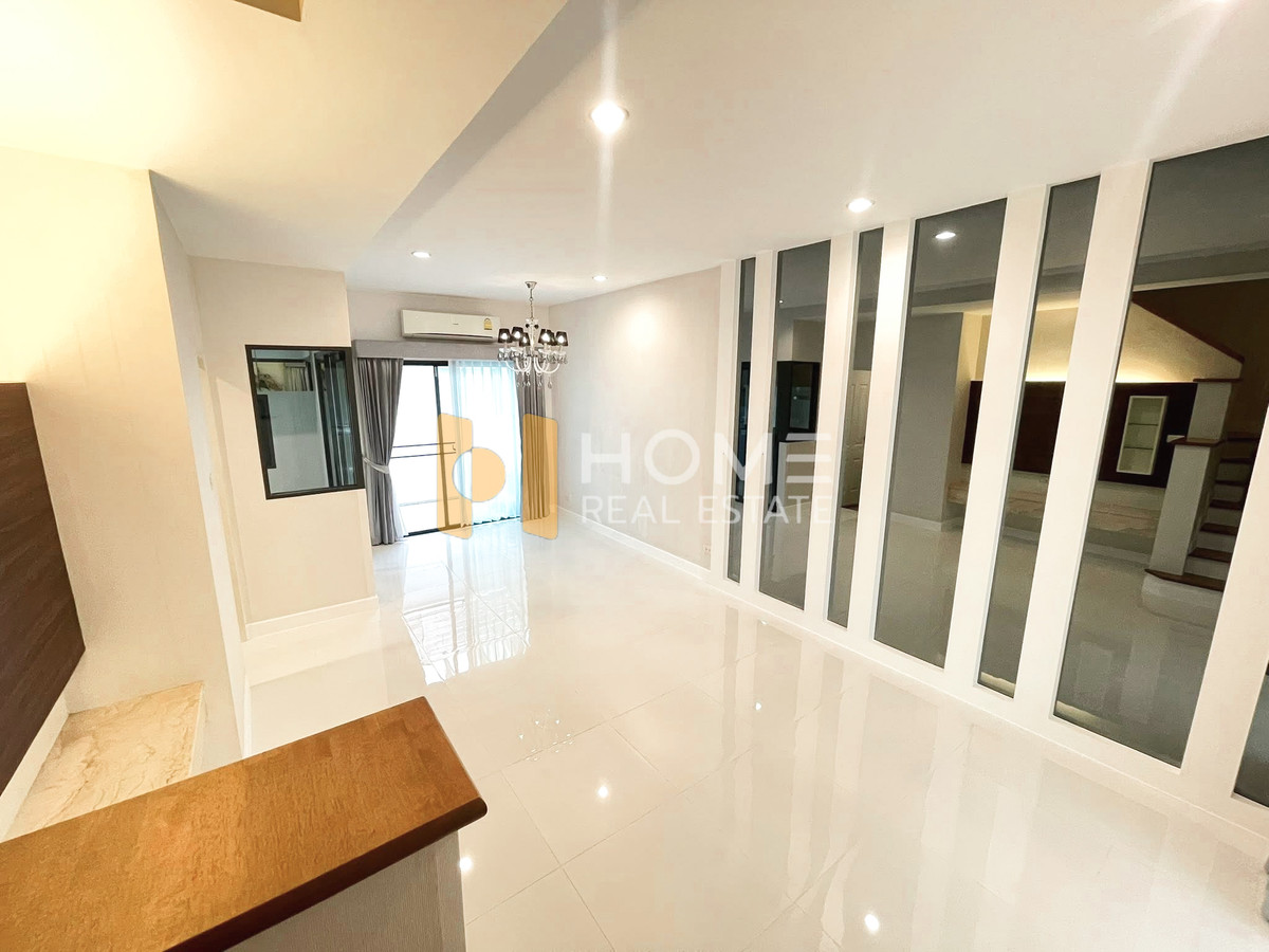 For SaleTownhomePattanakan, Srinakarin : The Metro Pattanakarn - Srinakarin / 3 Bedrooms (FOR SALE) FONT032