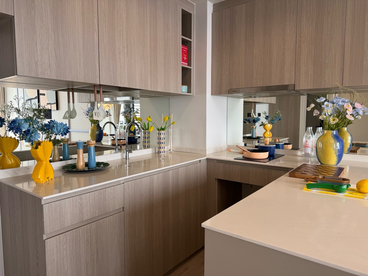 For SaleCondoWongwianyai, Charoennakor : Reference Sathorn–Wongwianyai
2Bed 2Bath 63sq.m. 9.29mb.
📞Phat 064-642-8664
📞Nui 094-624-2014