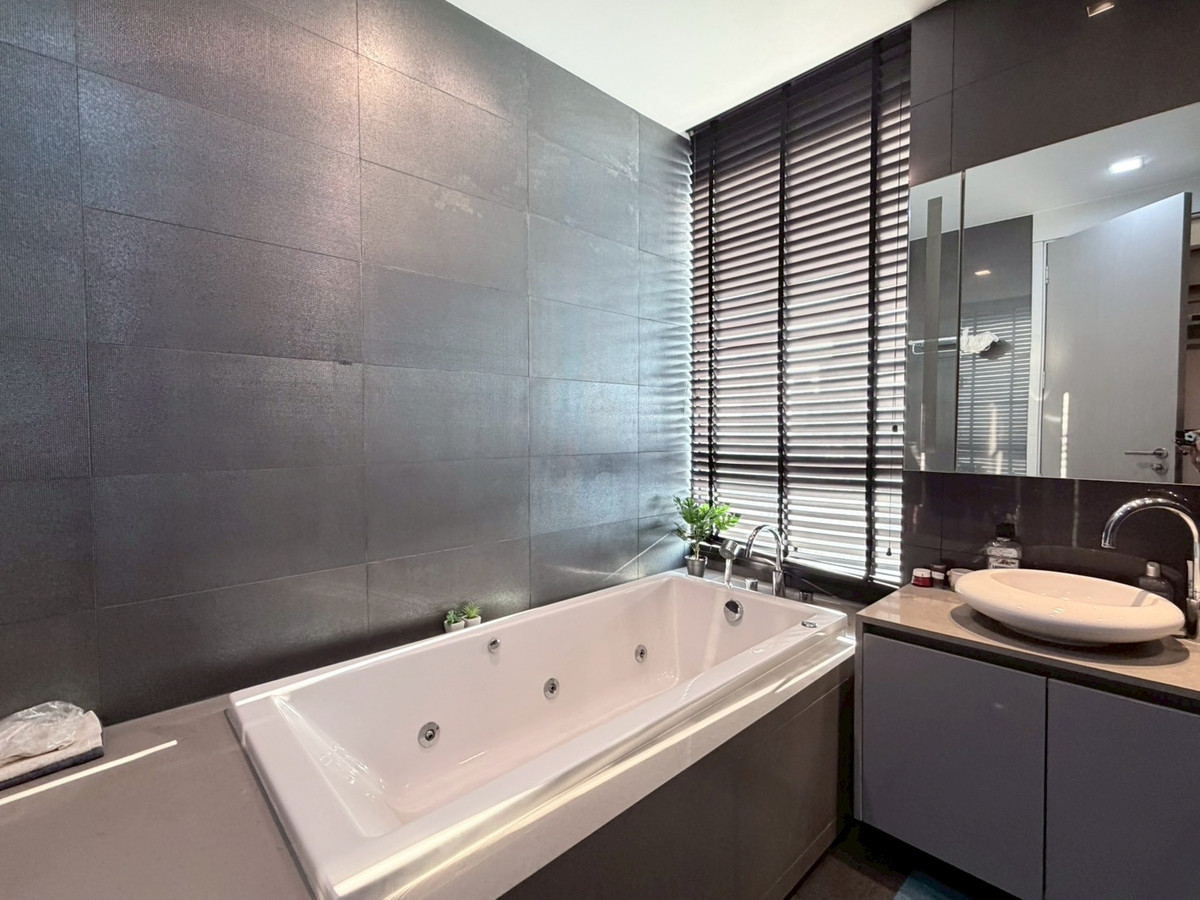 For RentCondoSilom, Saladaeng, Bangrak : 🏙️✨ For Rent: Beautifully Decorated Unit at M Silom – Ready to Move In! 🐶🛁