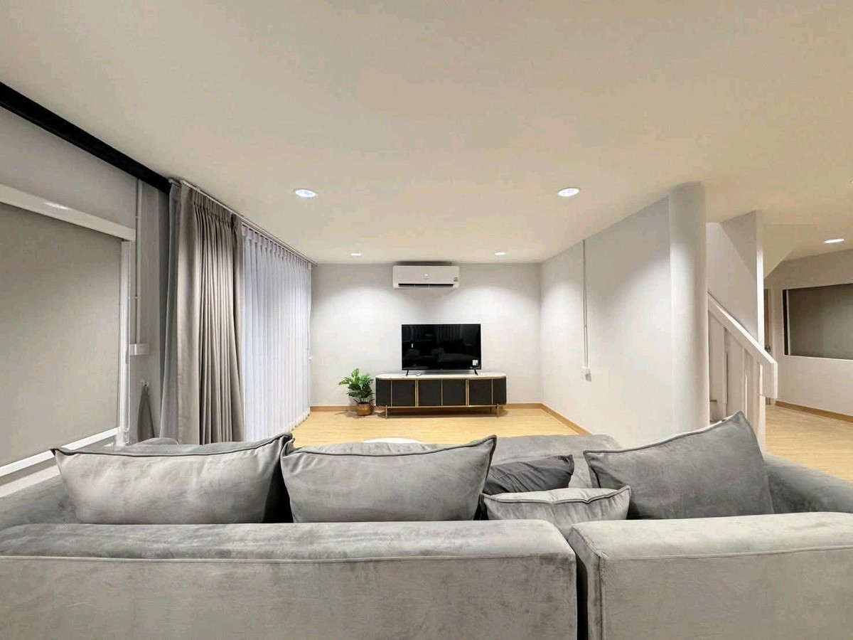 ให้เช่าบ้านรัชดา ห้วยขวาง : 🚩For Rent : Single house in Ladphrao - Suthisan / 5 Bed,4 Bath / 5 Parking 