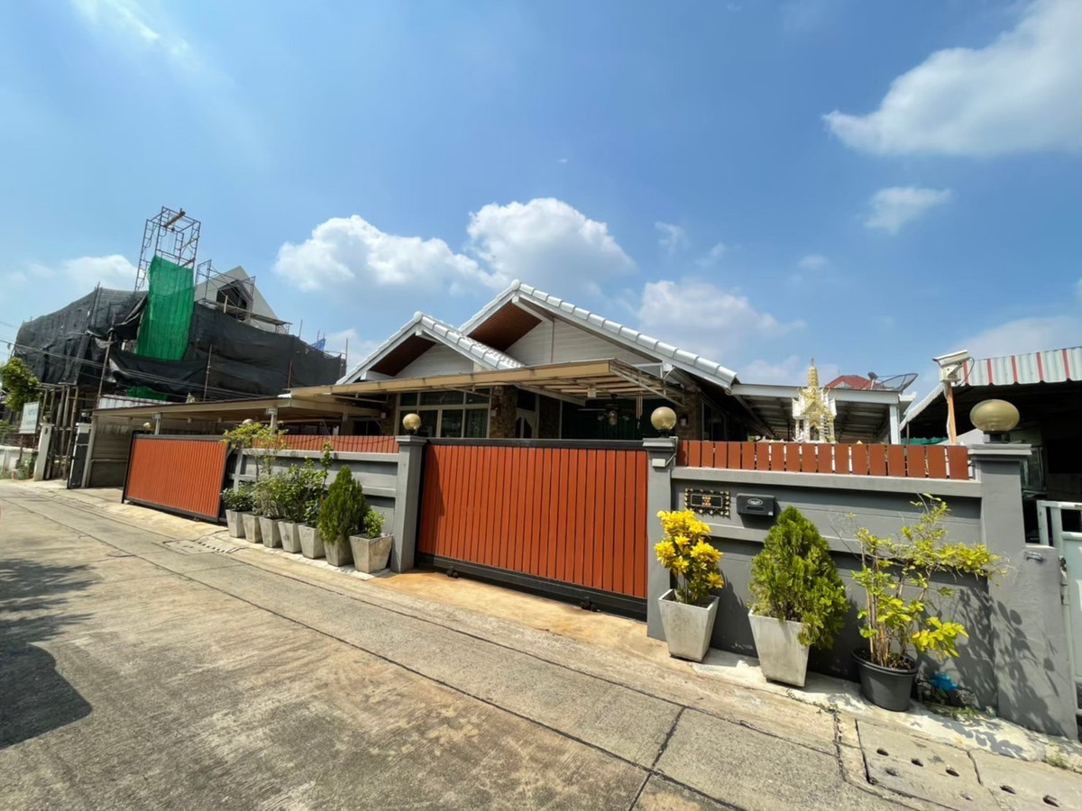 For SaleHouseChokchai 4, Ladprao 71, Ladprao 48, : Single house with land Chokchai 4 Soi 55 / 3 bedrooms (for sale), Single house Chokchai 4 Soi 55 / 3 Bedrooms (FOR SALE) TPM332