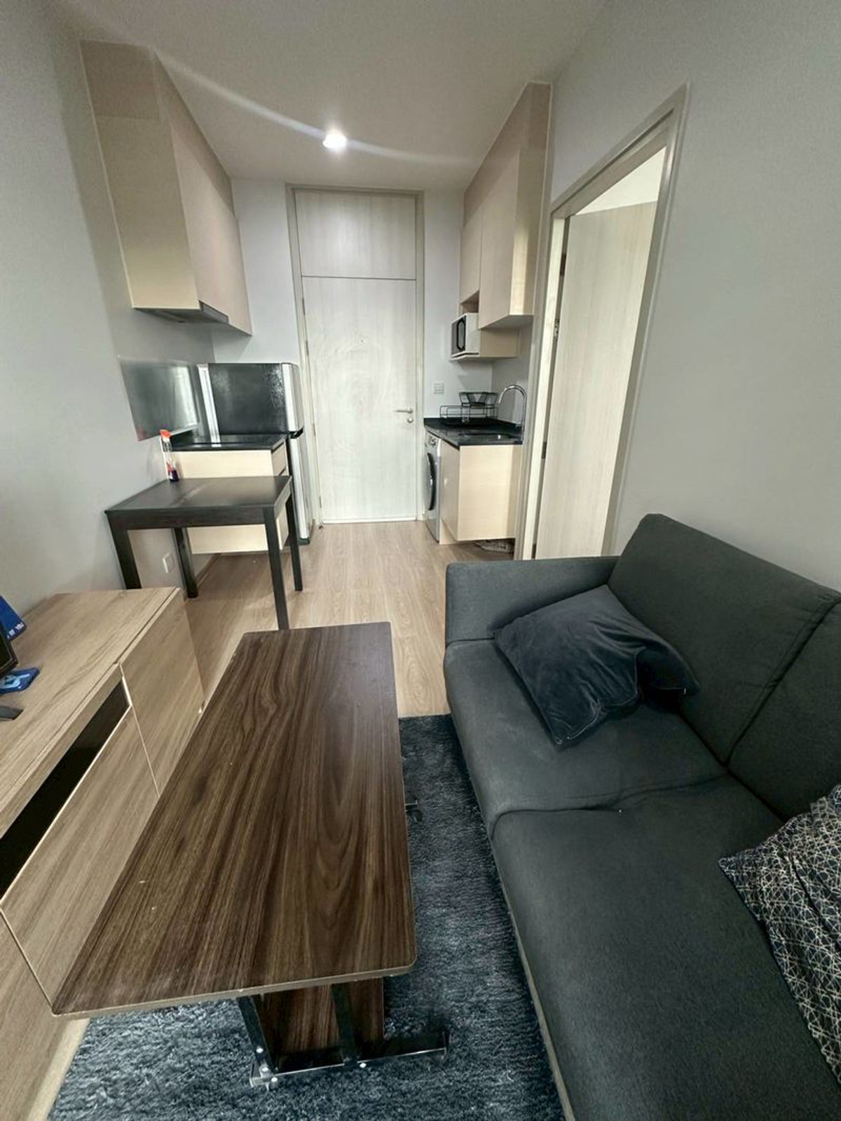 For RentCondoRatchadapisek, Huaikwang, Suttisan : [For rent] Condo near MRT Cultural Center | Noble Revolve Ratchada 2 | CBD Ratchada - Rama 9 location, near the office.