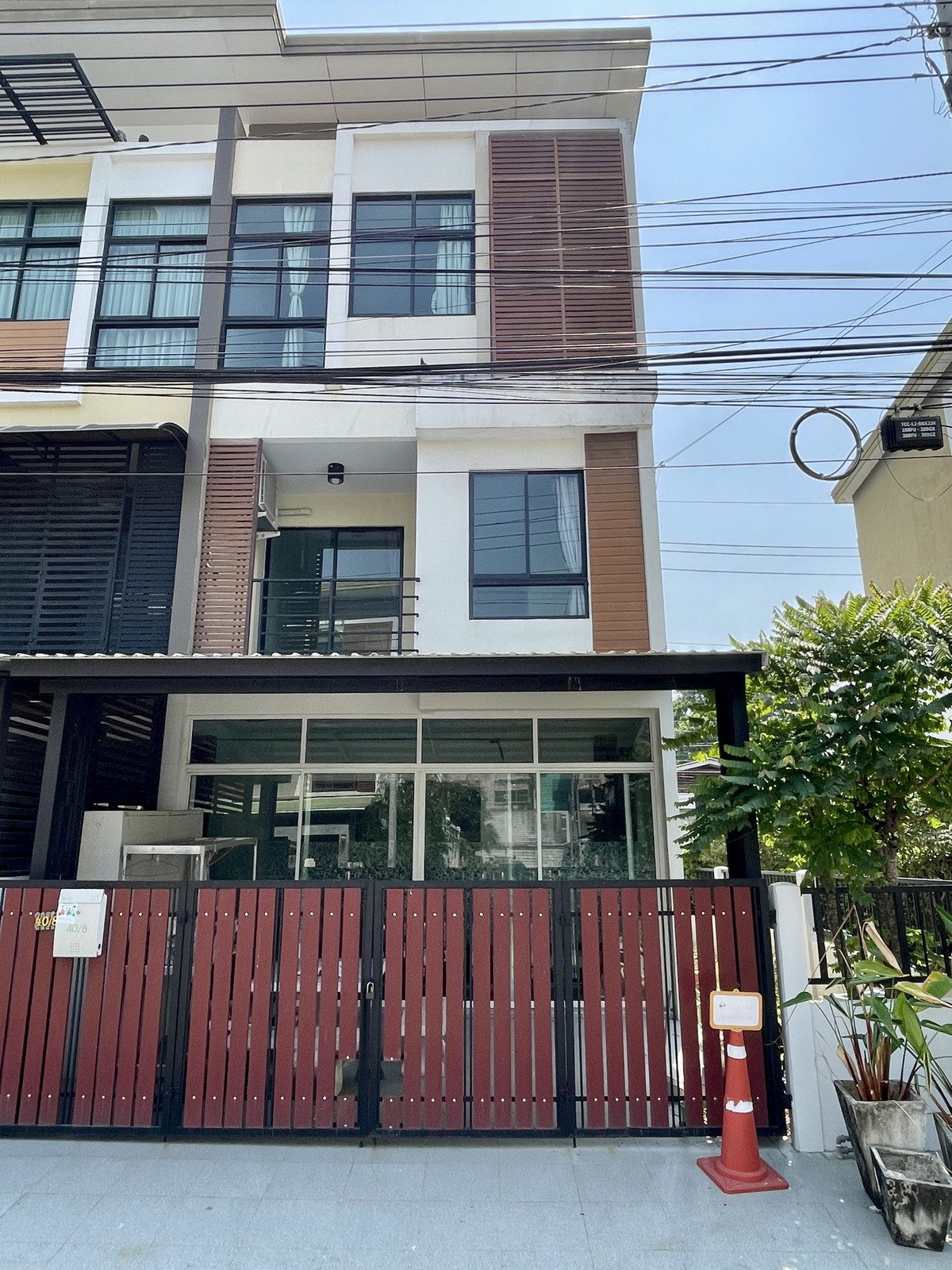 ขายทาวน์โฮมบางแค เพชรเกษม : ขายทาวน์โฮม 3 ชั้น 25 ตร.ว. แปลงมุม ใกล้ทางเข้าหมู่บ้าน ซิกเนเจอร์ เพชรเกษม 69