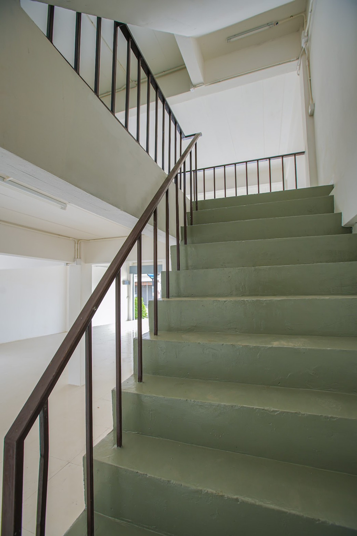 ขายอาคารพาณิชย์แจ้งวัฒนะ เมืองทอง : ตึกแถว อาคารพาณิชย์ 2 คูหา ซอยวัดเวฬุวนาราม13 รีโนเวทใหม่ทั้งหลัง